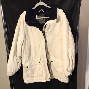 Pacific Trail ladies size L heavyweight white jacket with black lining